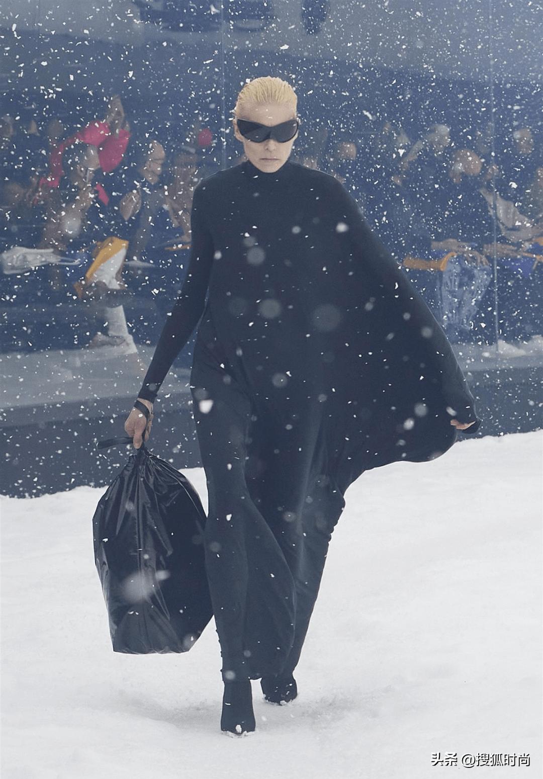 巴黎世家推出12000元垃圾袋,巴黎世家一万二的垃圾袋在哪里买