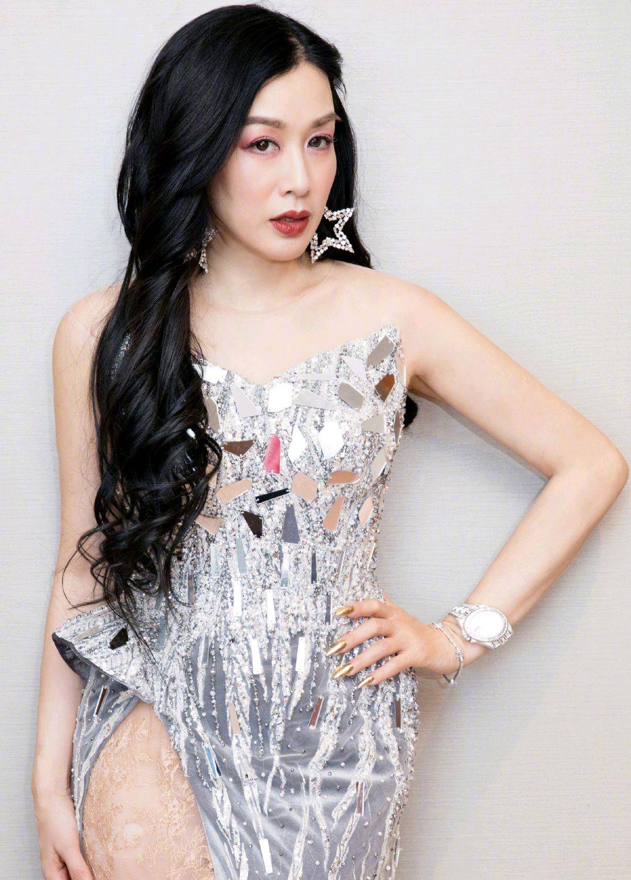 金星说走红毯穿深v,金星吐槽深v抹胸装