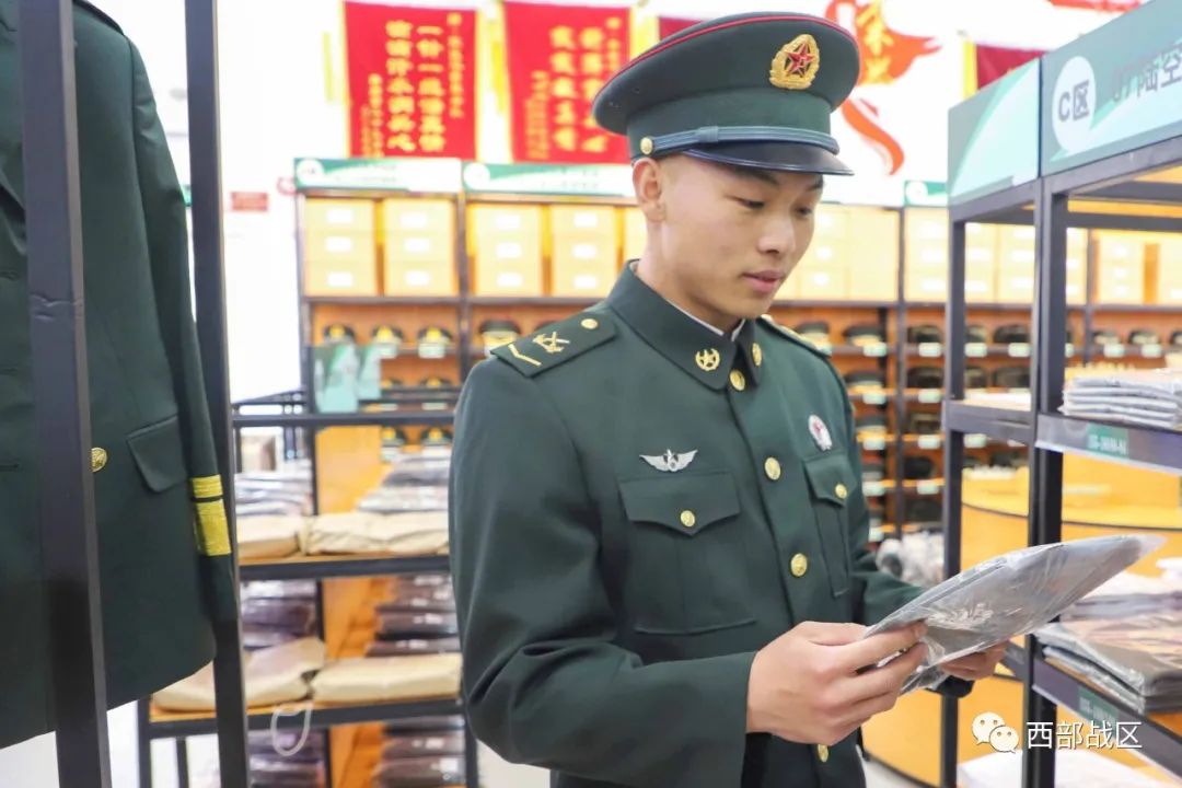 部队被装开箱,部队被装