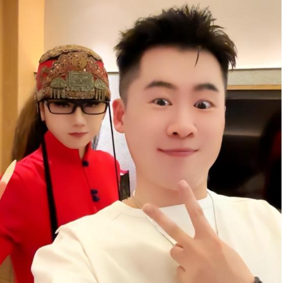 杨丽萍生活起居需要男助理照顾,杨丽萍的生活问题怎么解决