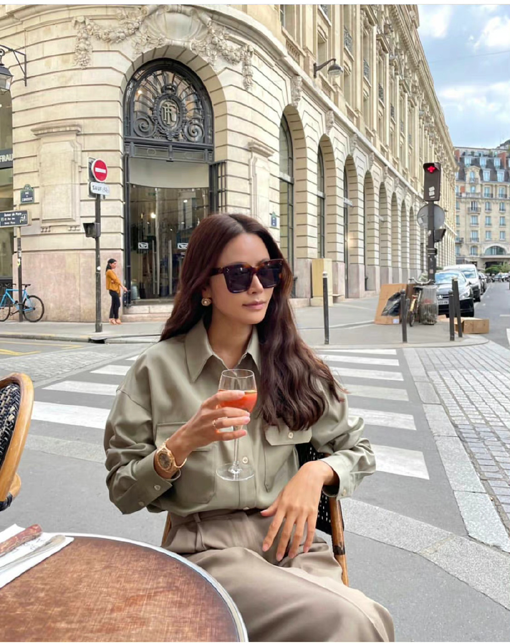 女人穿衣要讲究高级质感,中性色穿搭技巧女冬季