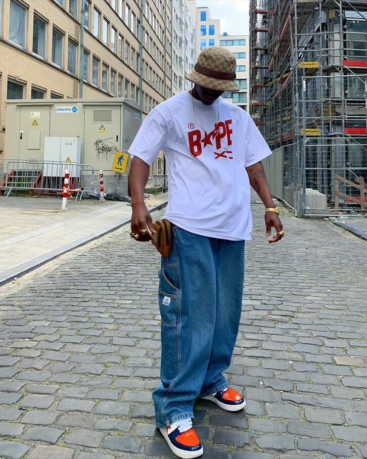 t恤牛仔裤减龄,t恤牛仔裤有哪些穿搭技巧