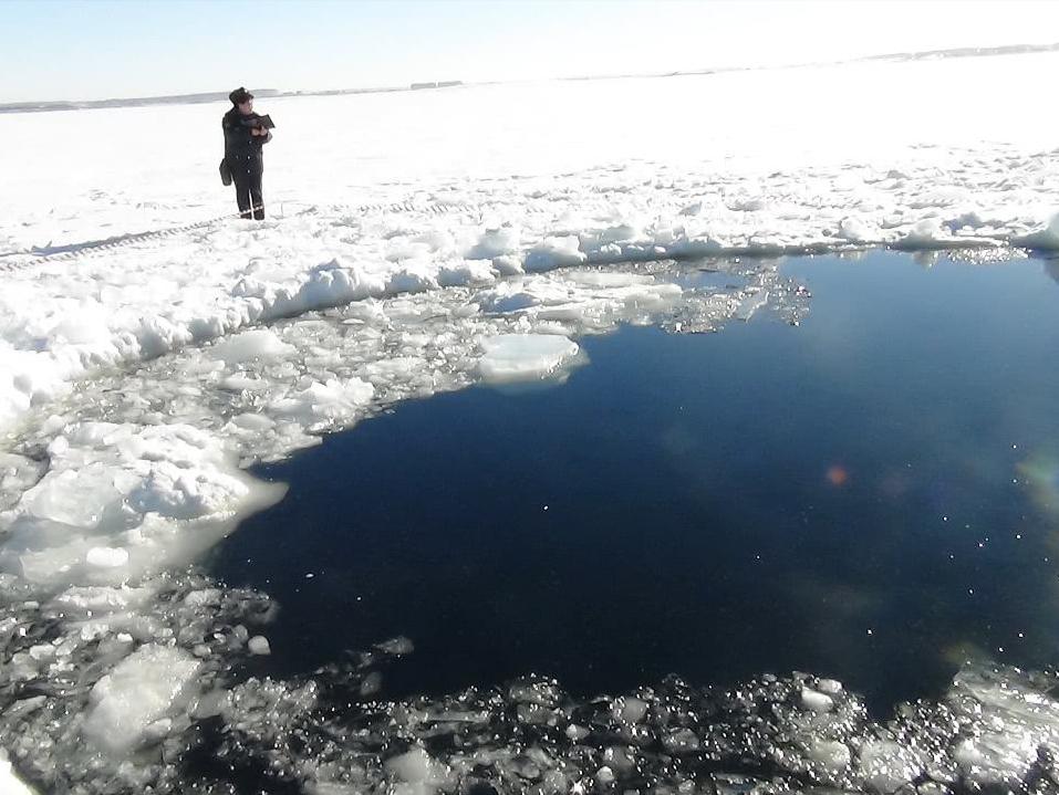 火流星划过杭州夜空，陨石重达数百克，专家建议不要用手直接触摸