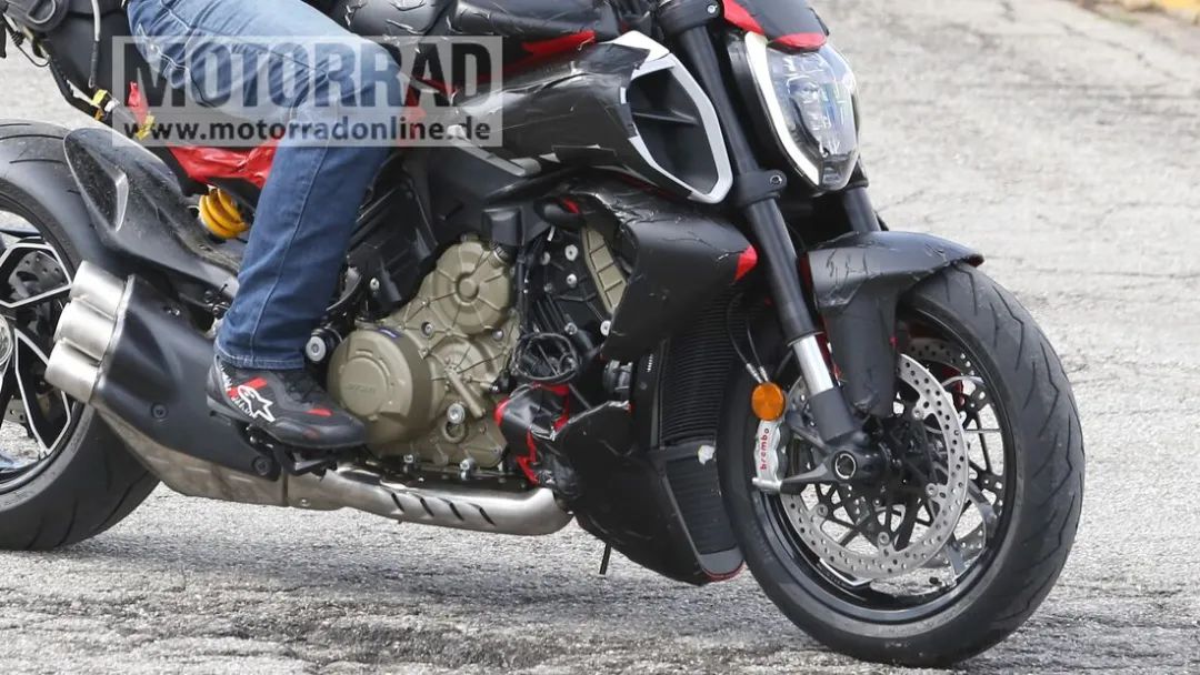 杜卡迪v4巡航车路测图曝光,杜卡迪v4巡航