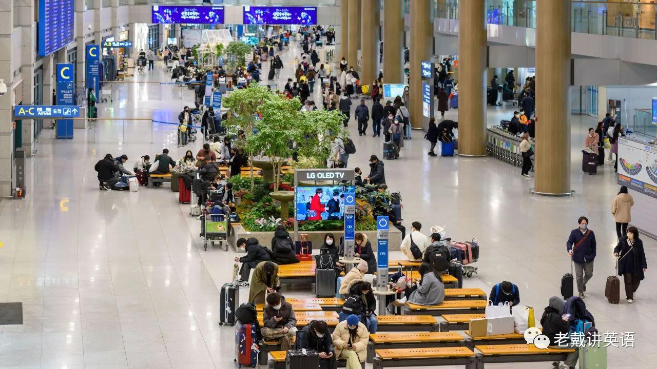 CNN中英双语新闻––俄罗斯5名男子为逃避募兵滞留韩国机场数月