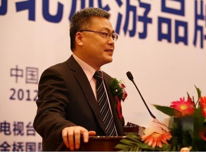 王世林和董倩是怎么相识相知的,央视4套主持人王世林简介