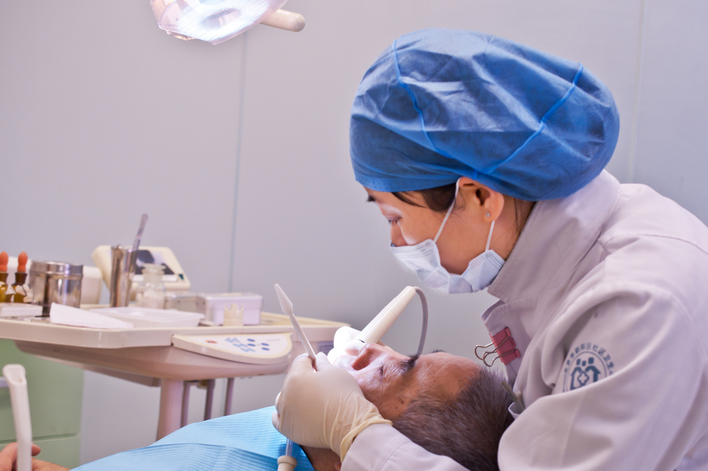 找男牙医还是女牙医看牙比较好,找医生看牙视频