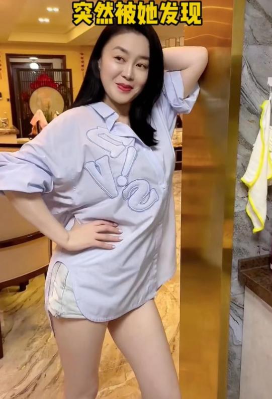 《乡爱》王小蒙穿近千元睡衣10万首饰做粥，却被关婷娜大长腿抢镜