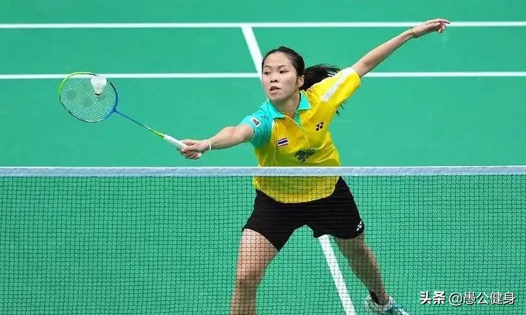 打羽毛球手臂会变粗不,羽毛球会让腿部变粗吗