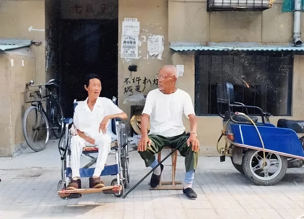 网瘾老人，被直播间“好大儿”精准收割