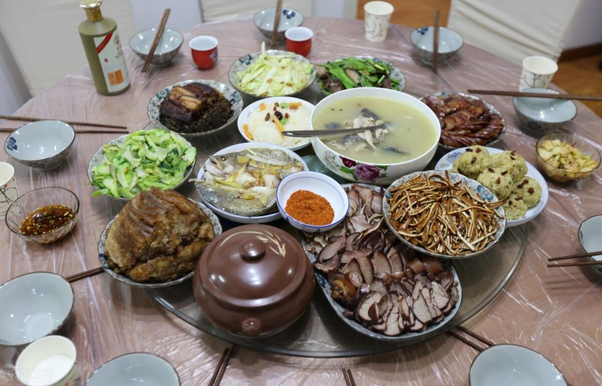 我65岁，自驾游半年，生病后儿子儿媳不给生活费，我该怎么办？