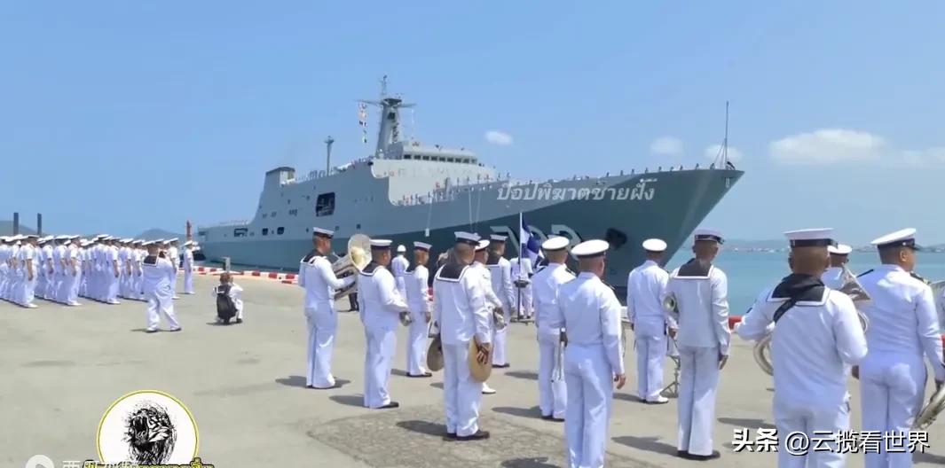 外国人看中国为泰国造的登陆舰,我国大型登陆舰