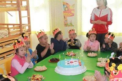 幼儿园小孩过生日要给全班礼物吗,幼儿园过生日小朋友准备礼物