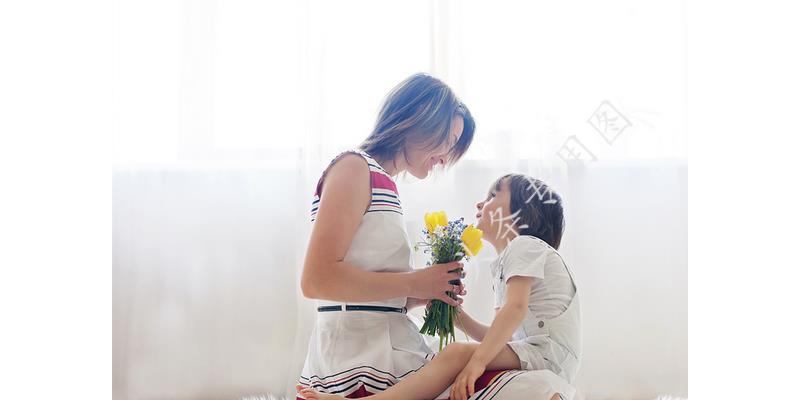 跟亲家旅游回来，碰巧更换相似微信头像，我收到一条儿媳发错语音