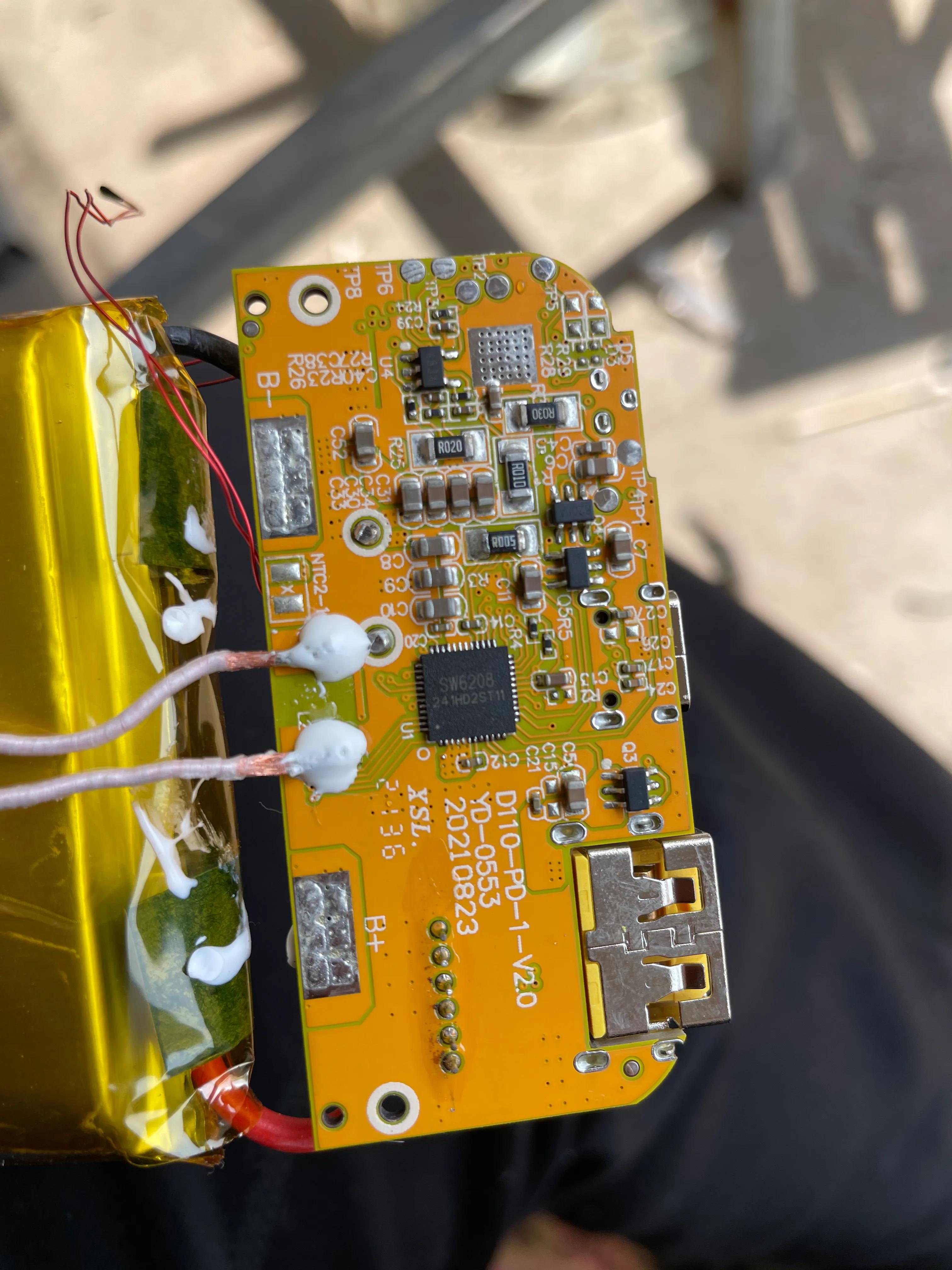 品胜led充电宝无损拆解,品胜磁吸充电宝外壳完整拆解图