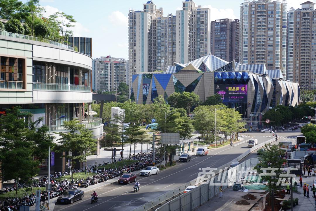 为了提升观察海口万象城的本地化视角,我在海口住了一整周