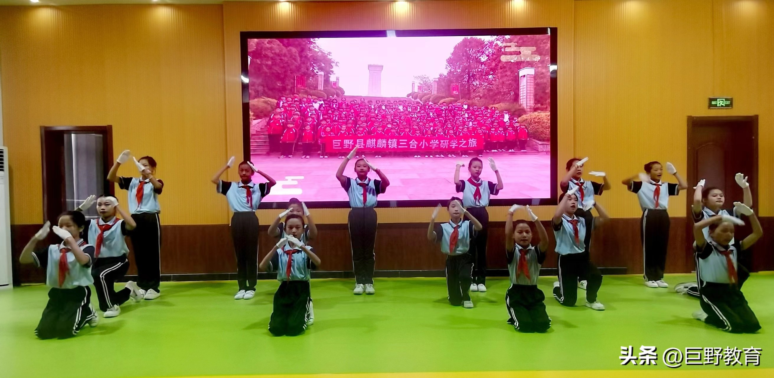 巨野县麒麟镇中心学校举行童声颂*党**恩欢庆“六一”文艺展演