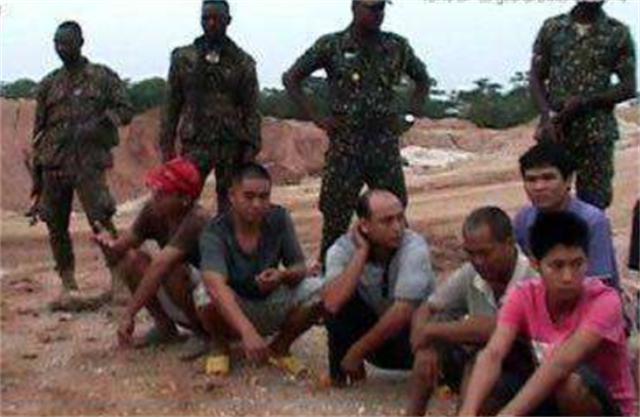 广西“上林帮”非洲淘金：每天如刀尖舔血，常备200克金子保命