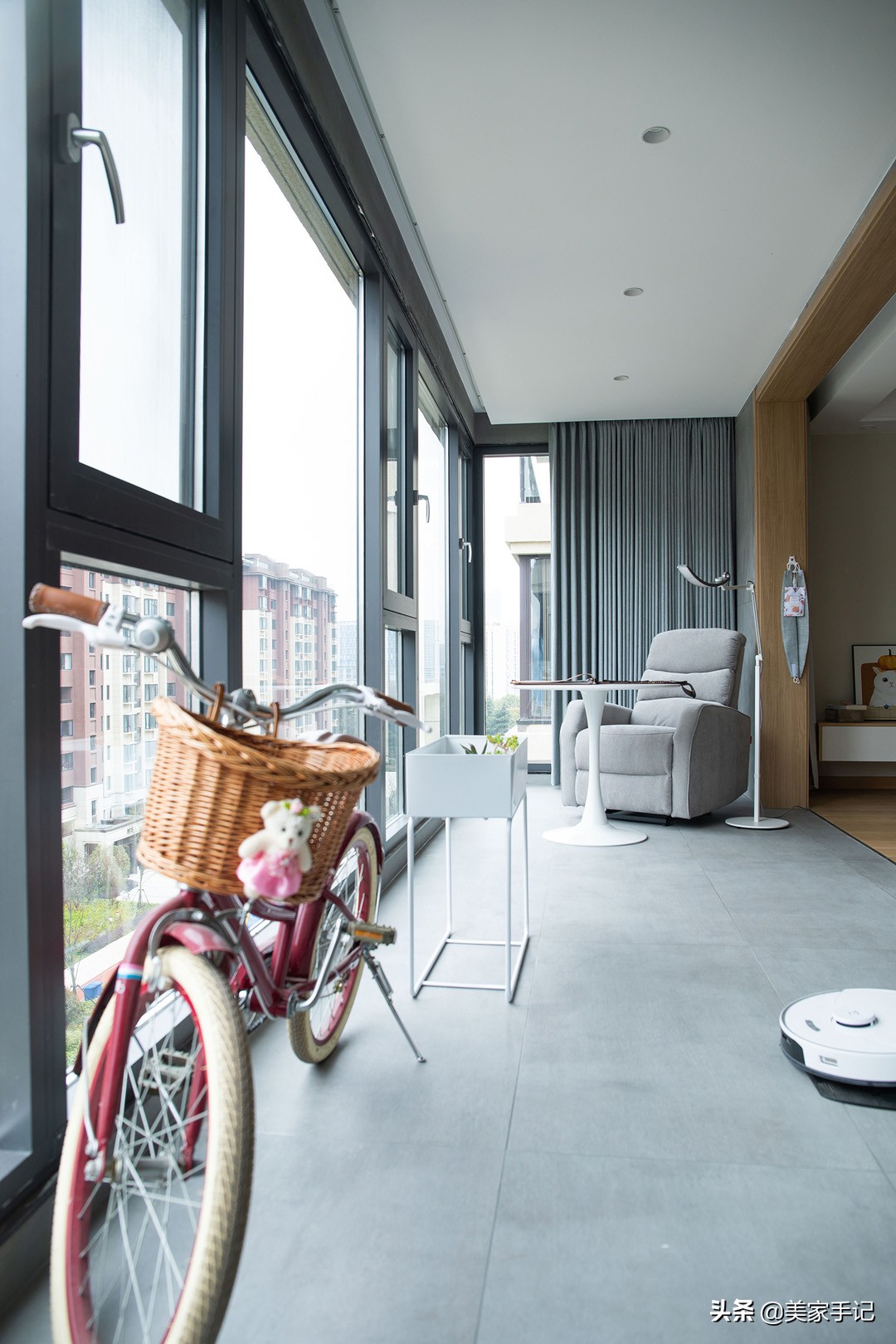 沙发不靠墙后面放柜子,沙发后柜子不靠墙