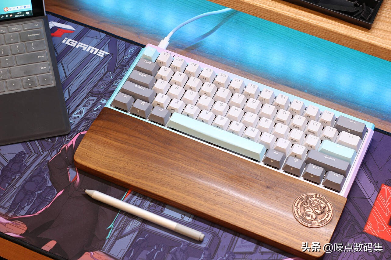 杜伽k330w热插拔机械键盘体验,杜伽k310樱桃黑轴键盘测评