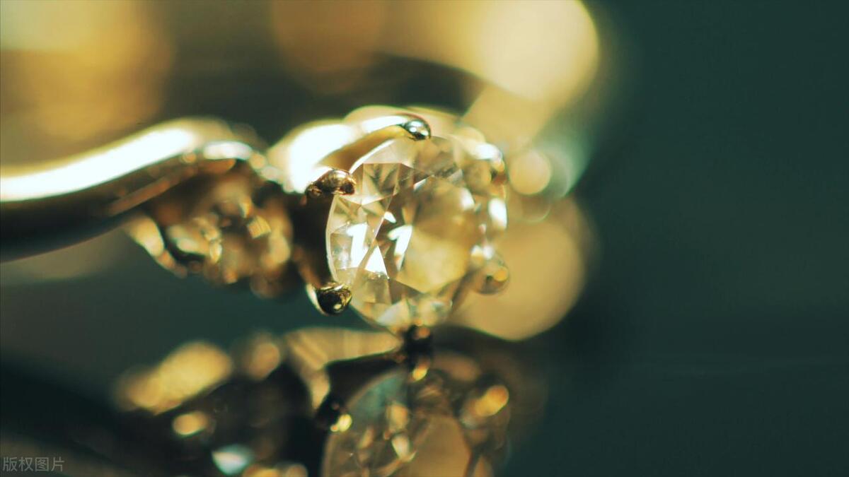 买钻戒要看哪些因素和指标,买钻戒注意哪些坑