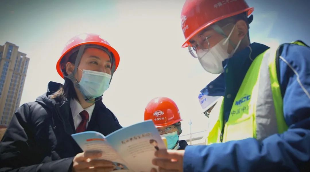 用法律保护老百姓的合法权益,用法律守住道德