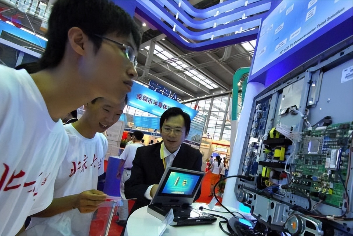 计算机类专业就业前景好的专业,未来五年哪些大学专业好就业