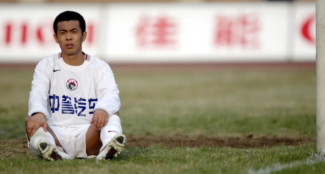 徐亮被外援抢任意球,徐亮评价赵本山足球