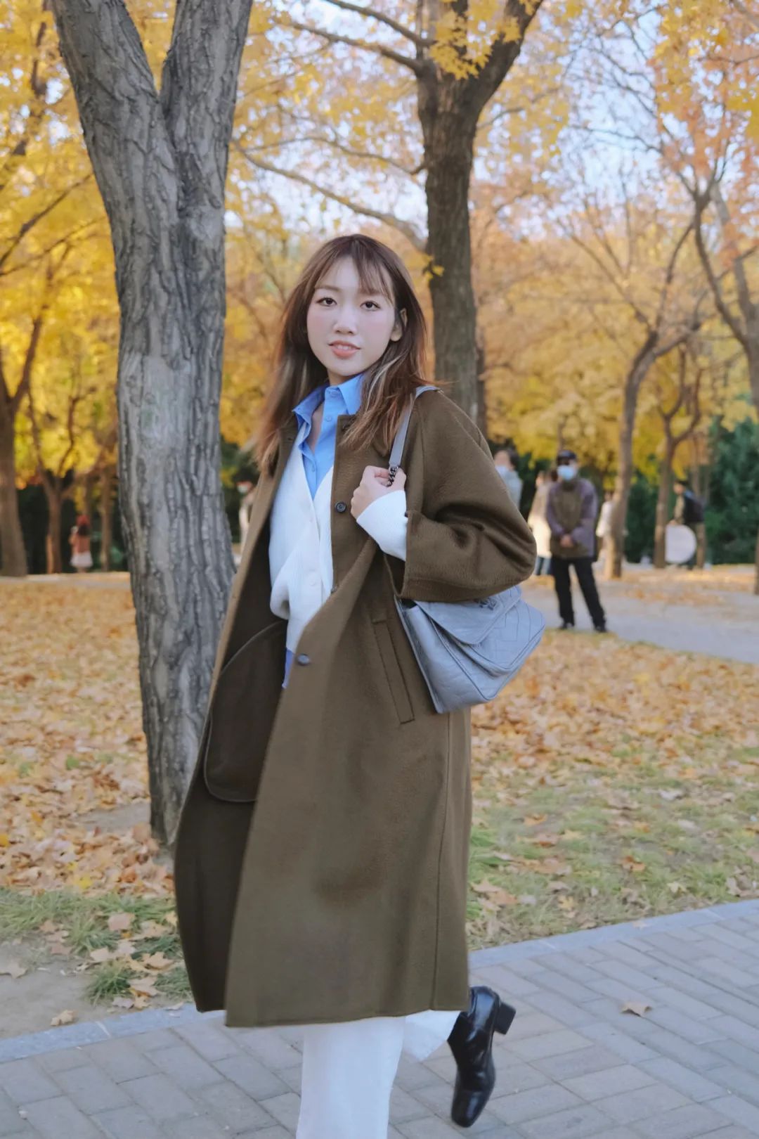 这件大衣，穿很多年都不会过时，时髦不费力，复古又优雅