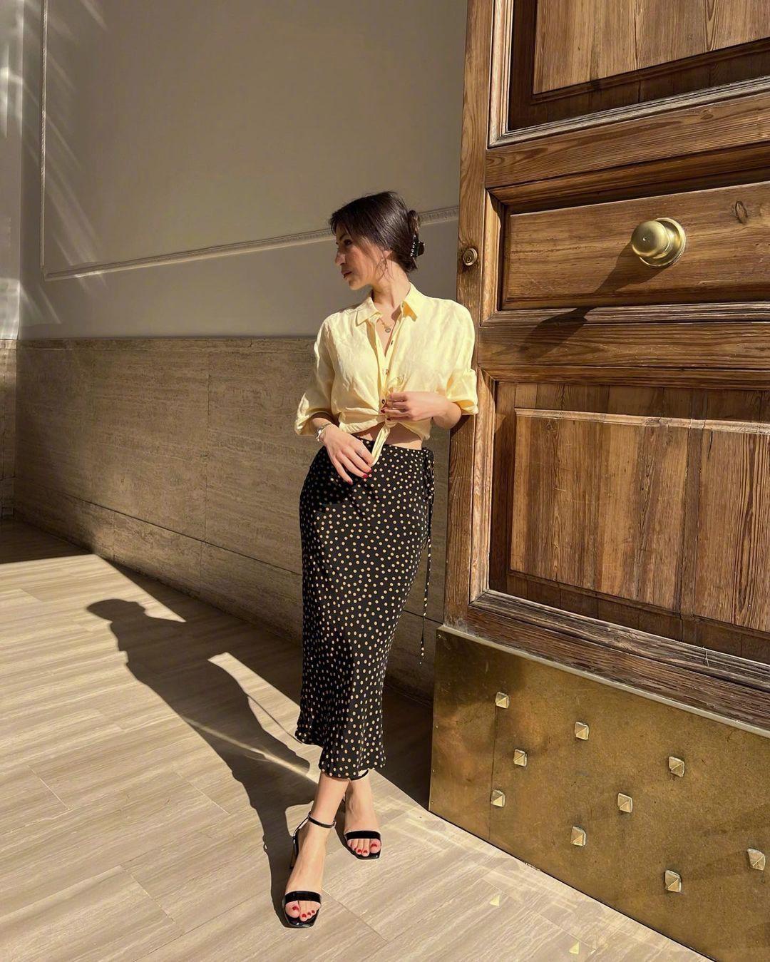 格子衬衣穿搭牛仔半裙女秋冬,衬衫半裙高级气质又有女人味