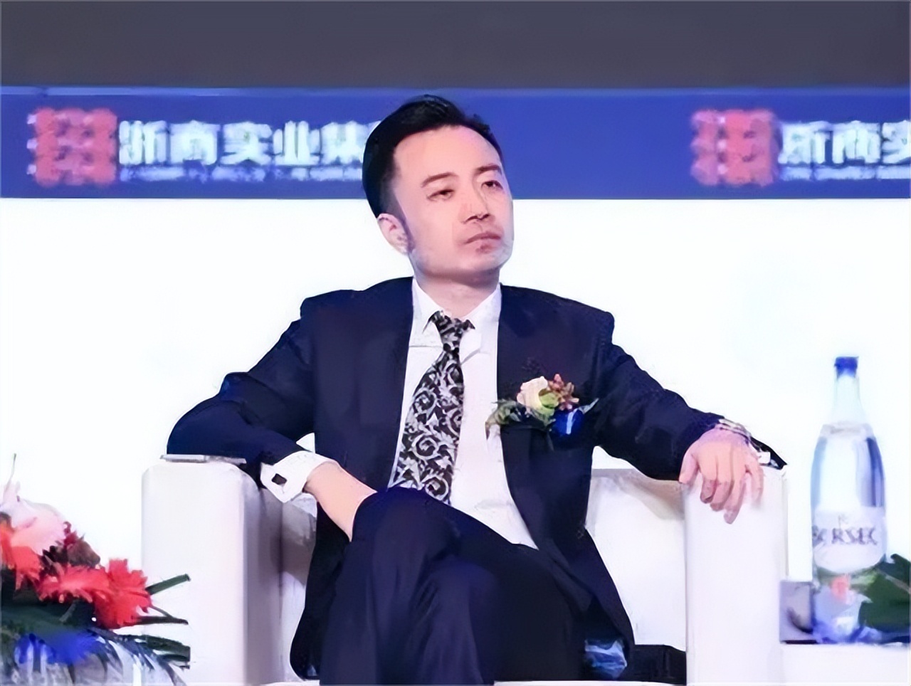 俞凌雄怎样从小长大的,俞凌雄成长经历