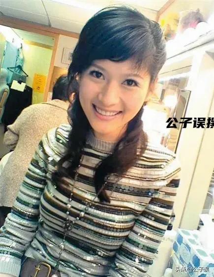 一张和冯小刚的“夜宿门”照片，彻底撕下了沈星的遮羞布