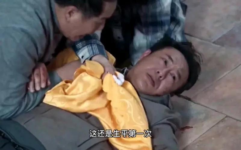 狂飙：香港男女杀手果真是高启强花钱雇来，配合他们上演苦肉计？