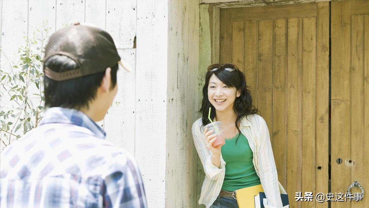 民警抓获一男子扮女装去卖淫,抓捕酒托女现场图片