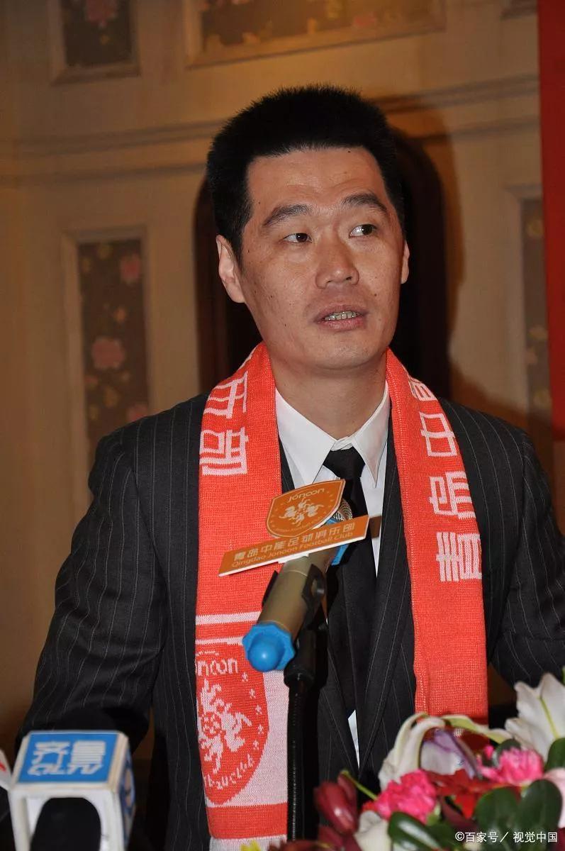 涓浗瓒崇悆杈撳湪璧疯窇绾夸笂,杈撳湪浜嗚捣璺戠嚎涓婅触缁欎簡鐜板疄