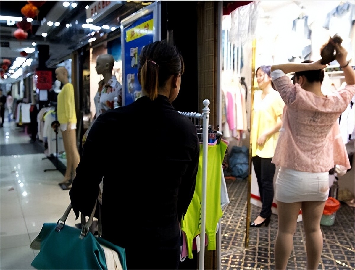 揭秘“双性人”真实生活！上身女人下身男人，为避险独居深山40年