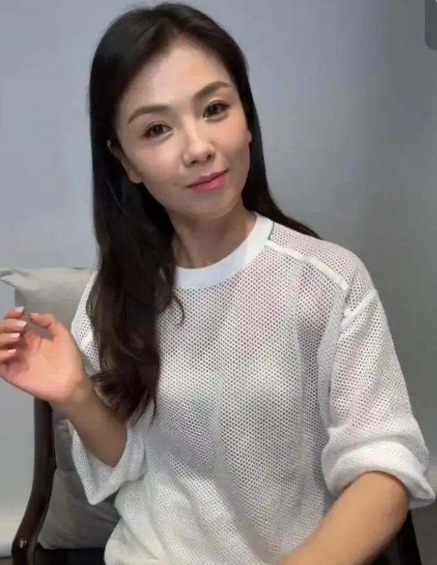 刘涛皮肤紧致胜过年轻女星,40岁刘涛皮肤白嫩零皱纹