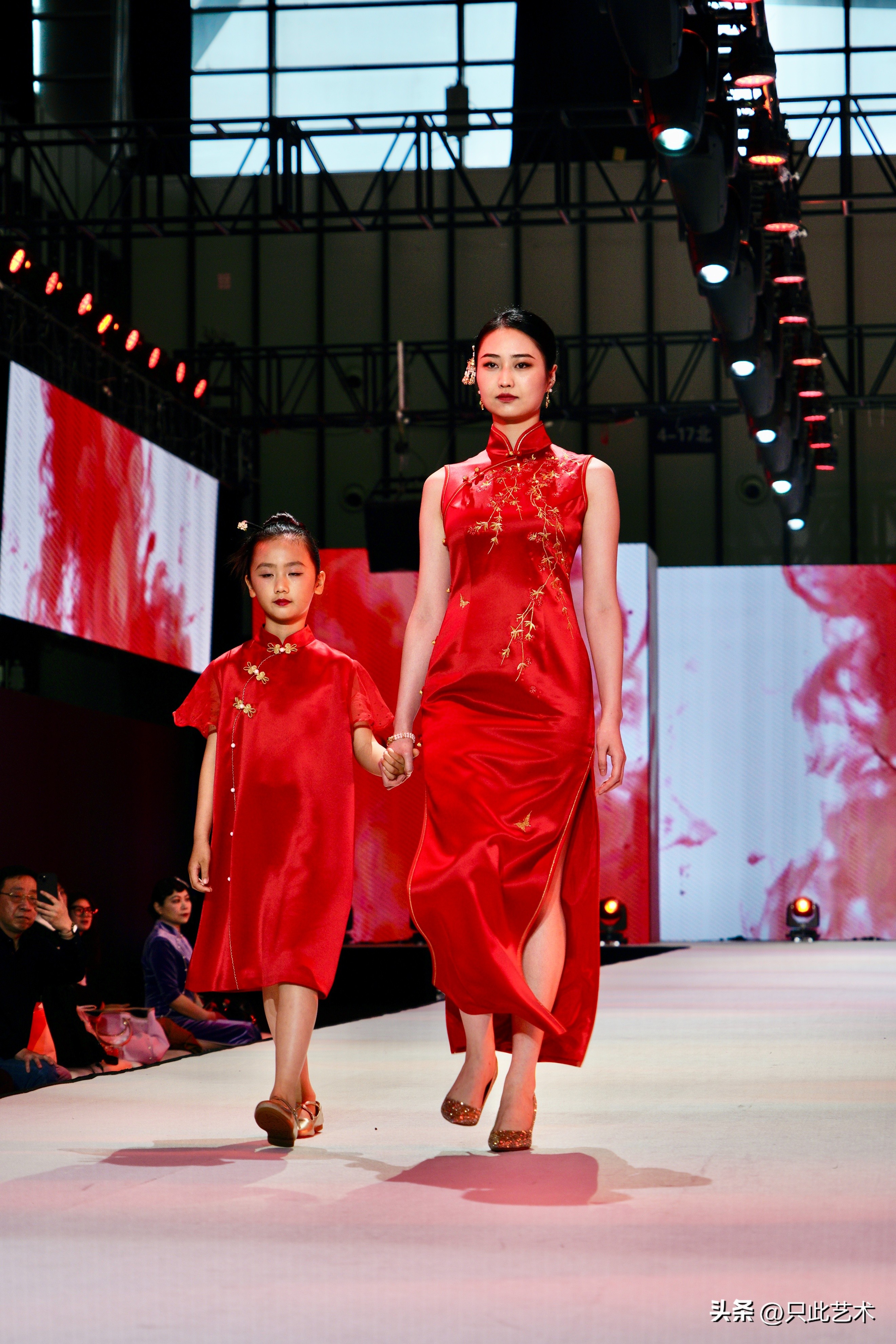 旗袍高贵优雅不过时,岁月容易催人老