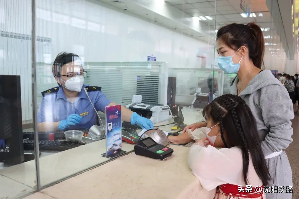 带两个宝宝坐火车孩子需要买票吗,妈妈坐火车带宝宝需要购票吗