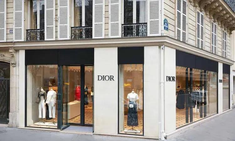 王妃嫁外国王室：巴黎奢品店工作，拒绝肯德基！