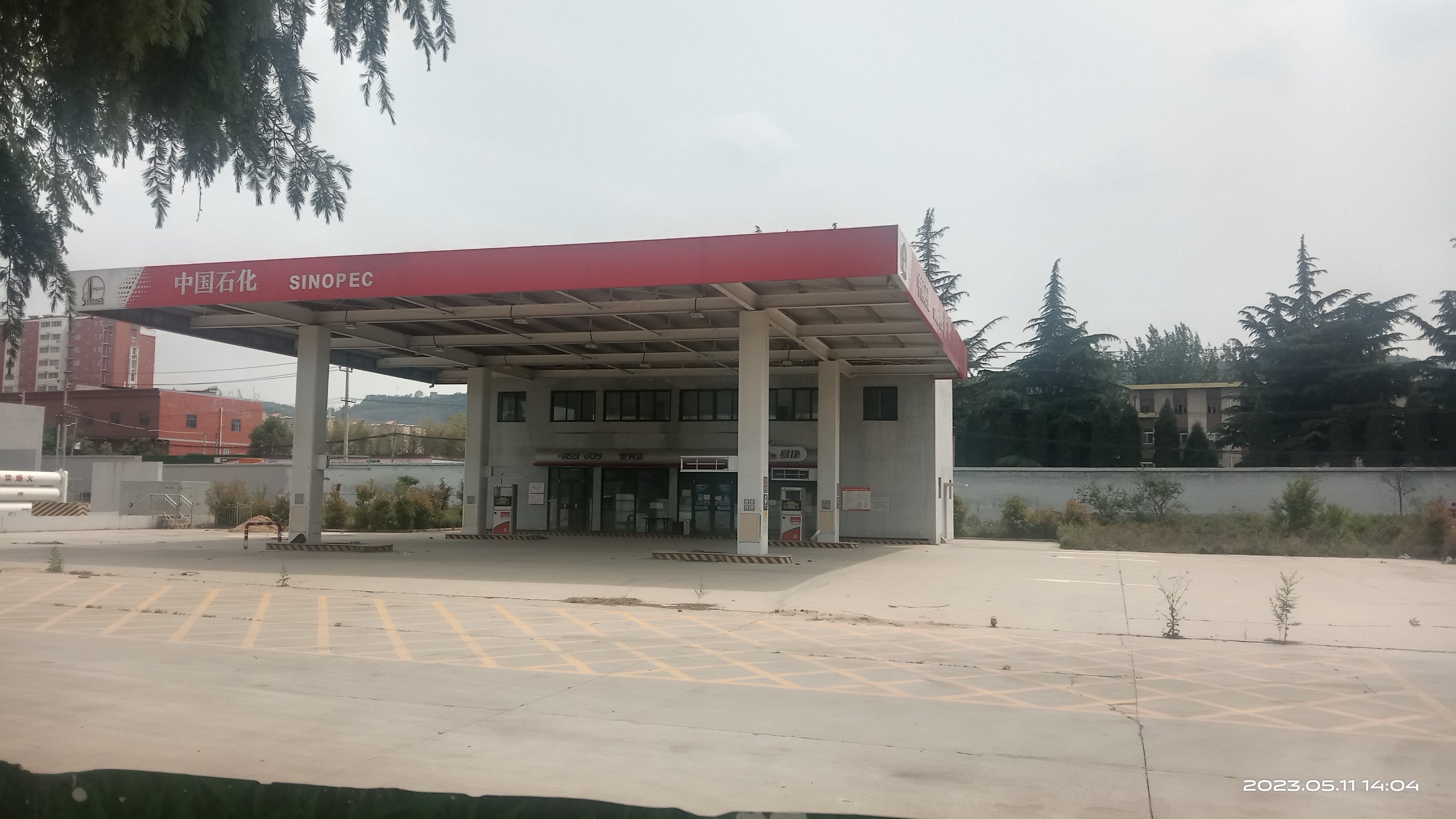 都更换为电动出租车了，营业二十多年的加气站倒闭关门了