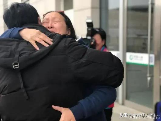 台湾知名艺人方芳晒出大陆身份证,方芳早期台湾综艺节目