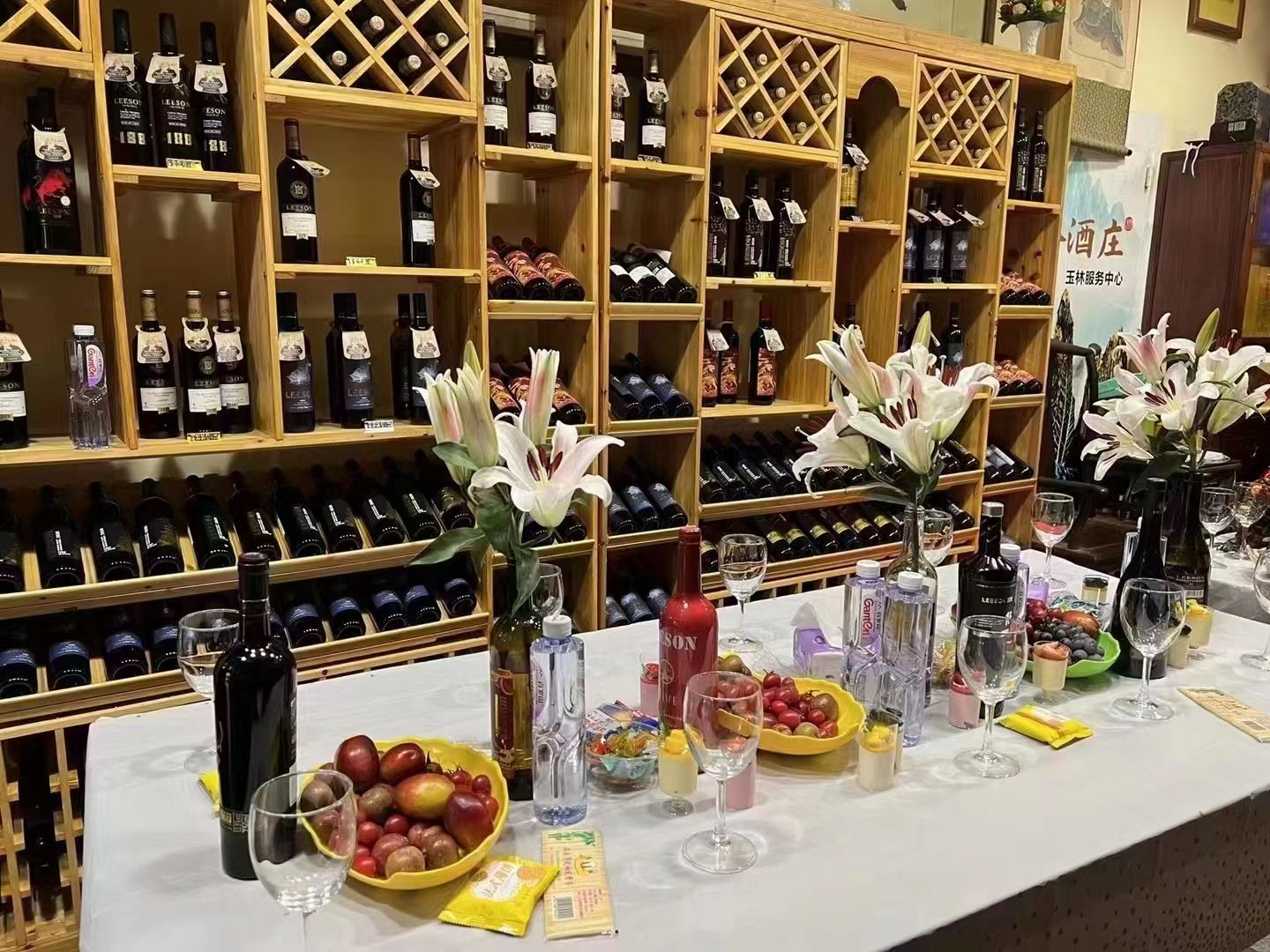 干红葡萄酒和红酒怎么区分,红酒和葡萄酒功效是不是一样的