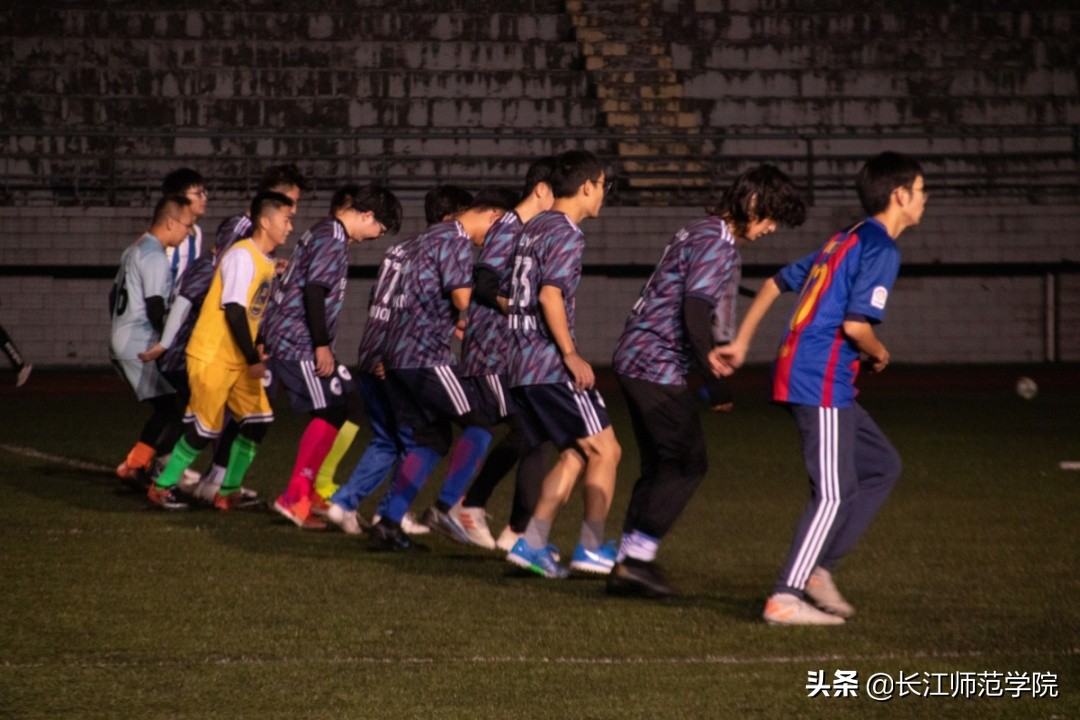 澶滄櫄鍔ㄤ汉蹇冨鸡,闀垮笀