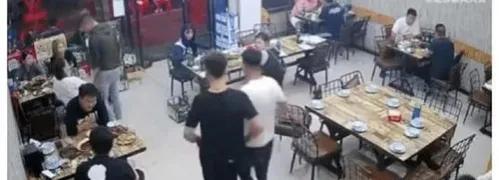 公安部回应唐山烧烤店打人事件,目击者说唐山烧烤店打人事件