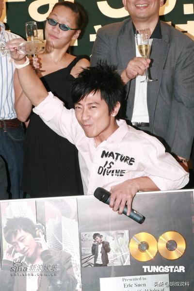 因一句：*鱼岛钓**是中国的，他惨遭封杀20年，如今复出依旧熠熠生辉