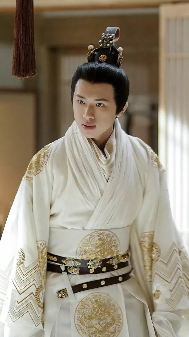 皇帝召见亲姑姑视频,皇帝召见亲姑抬尸体