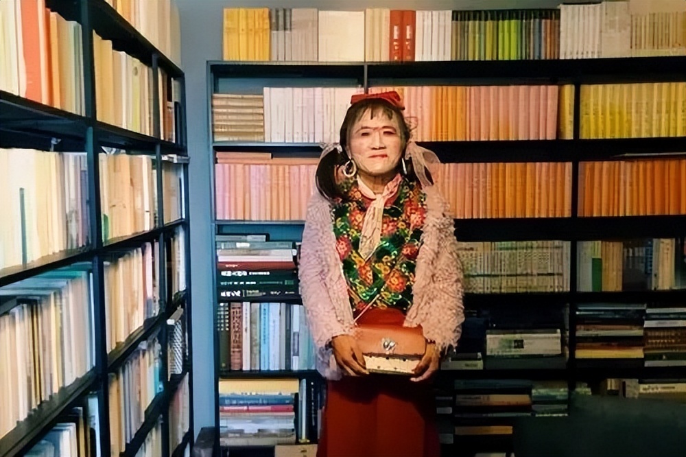 66岁大叔捡垃圾完整版,60多岁男子捡垃圾