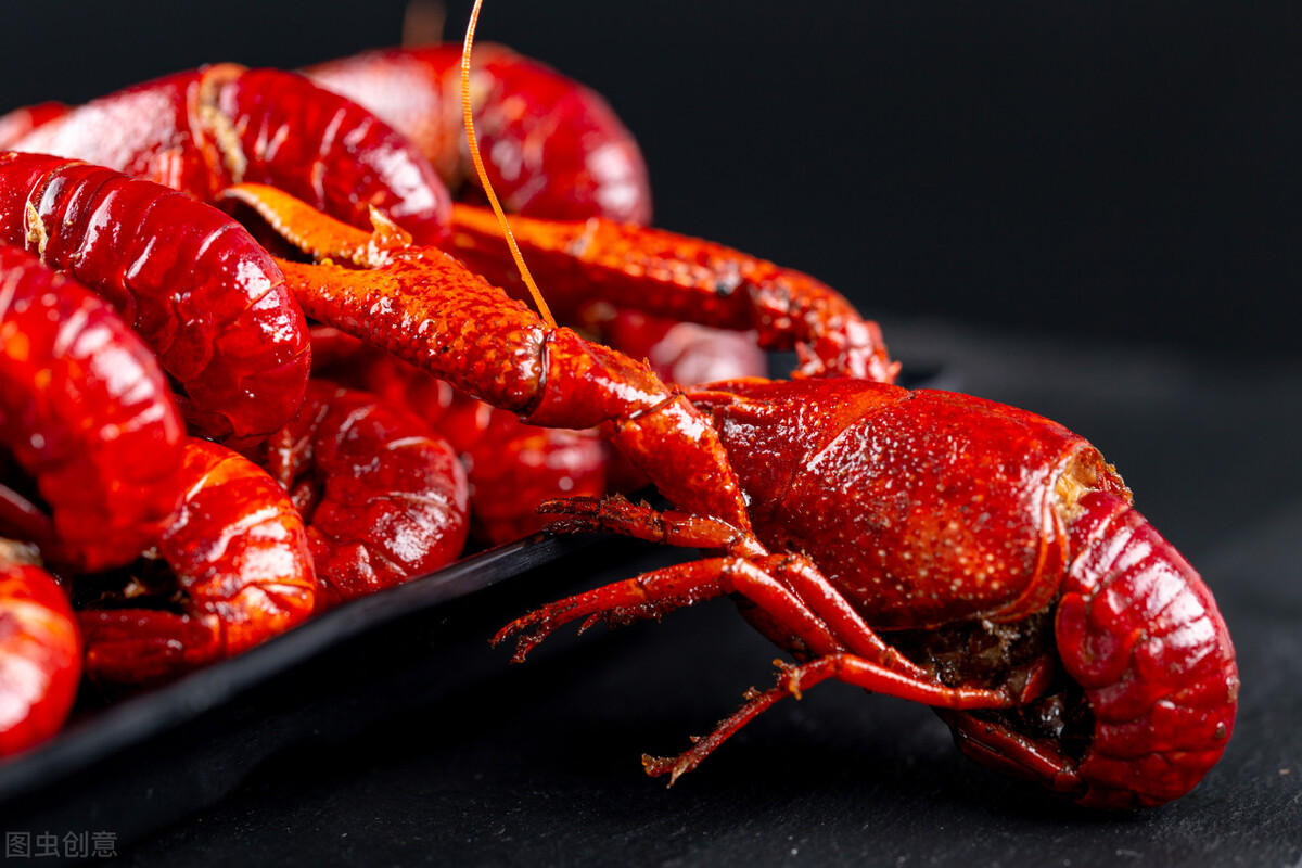 煮熟的小龙虾含有啤酒能吃吗,小龙虾吃太多是否会引起痛风