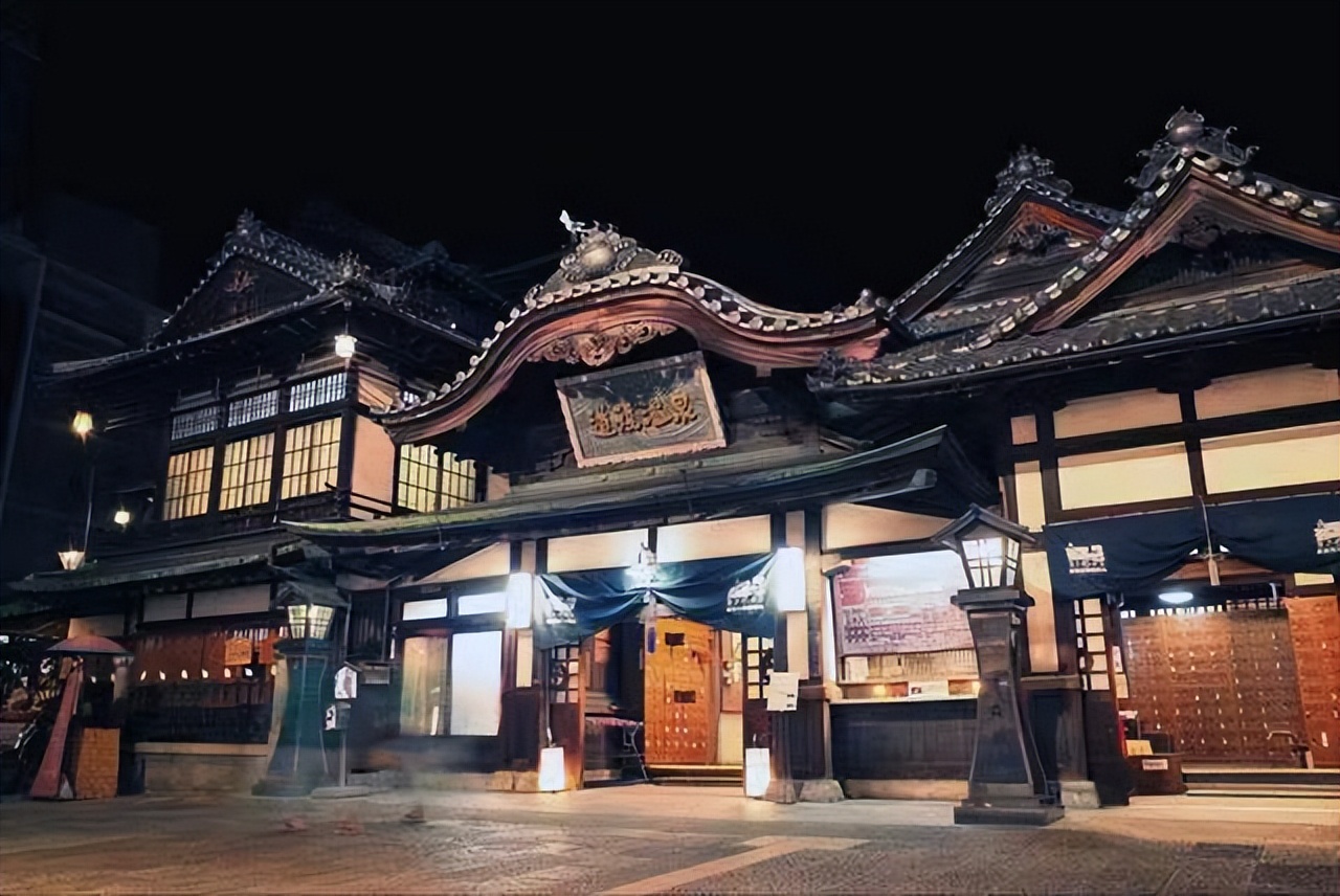 讽刺骗人的动漫,你以为动漫里都是假的吗